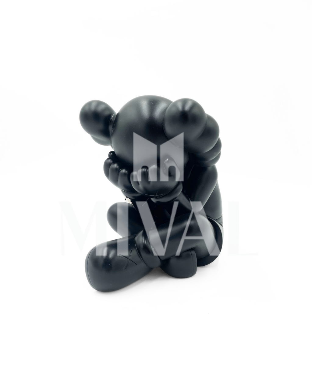 KAWS SENTADO