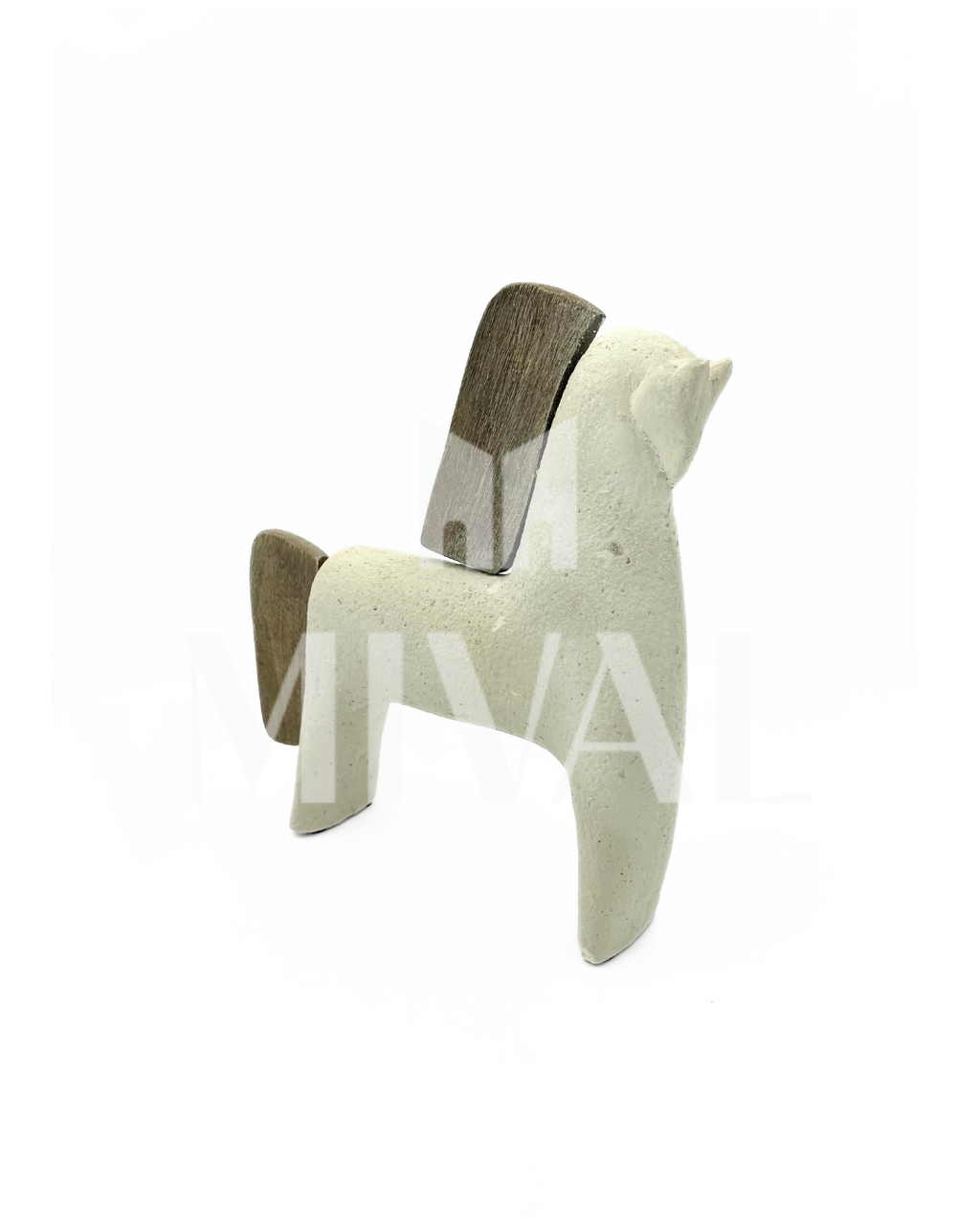 CABALLO BLANCO CON MADERA