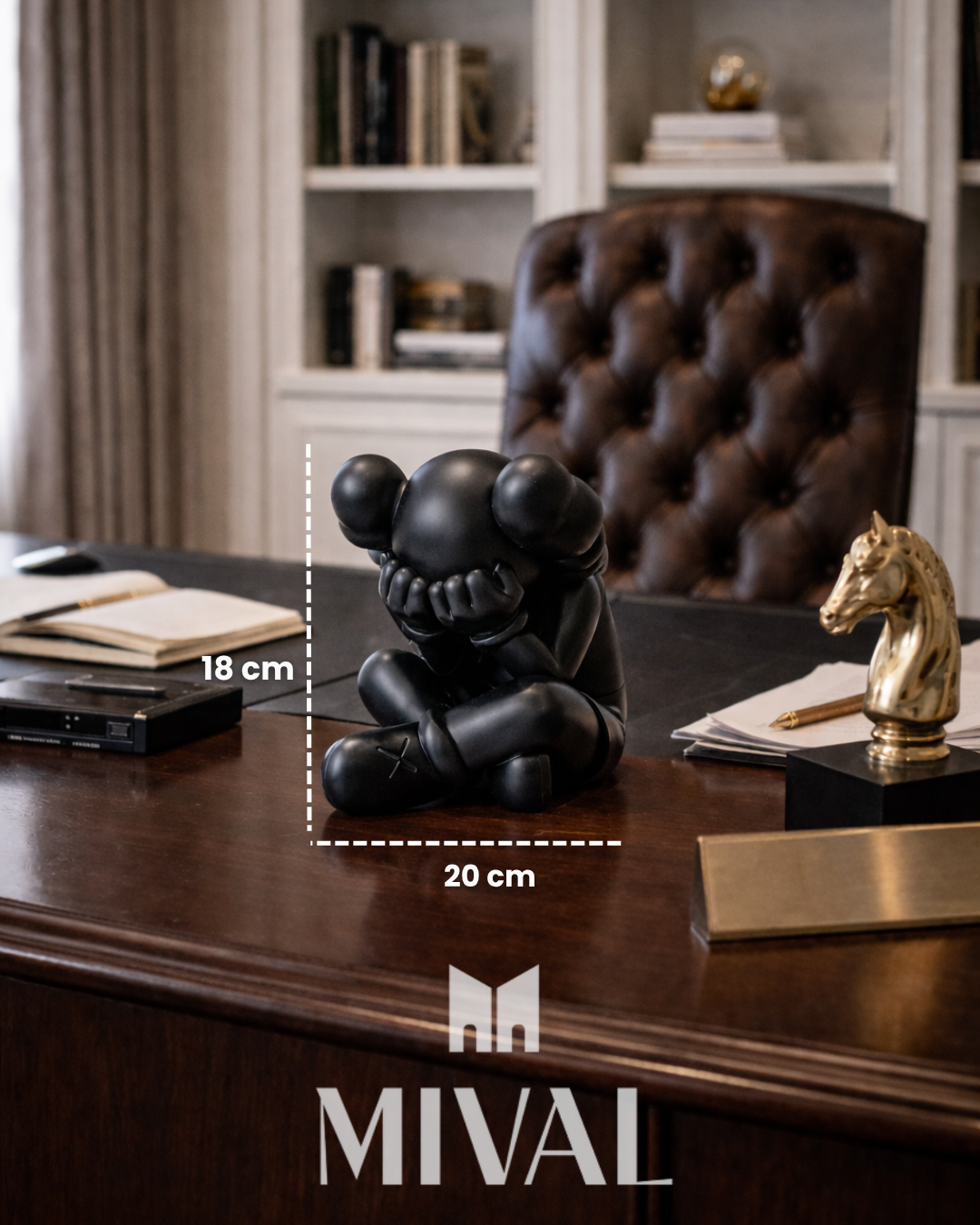 KAWS SENTADO