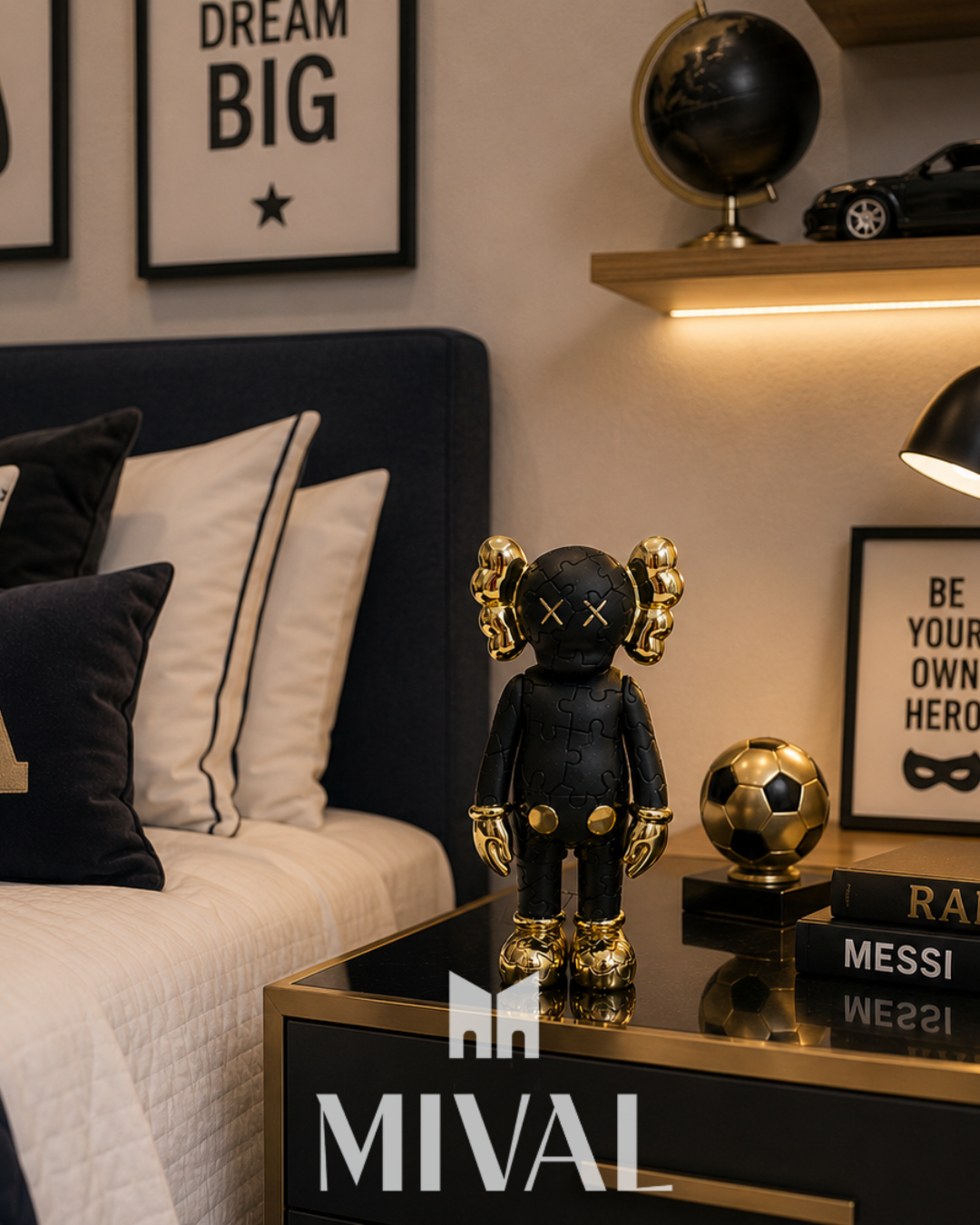 KAWS CHICO NEGRO CON DORADO