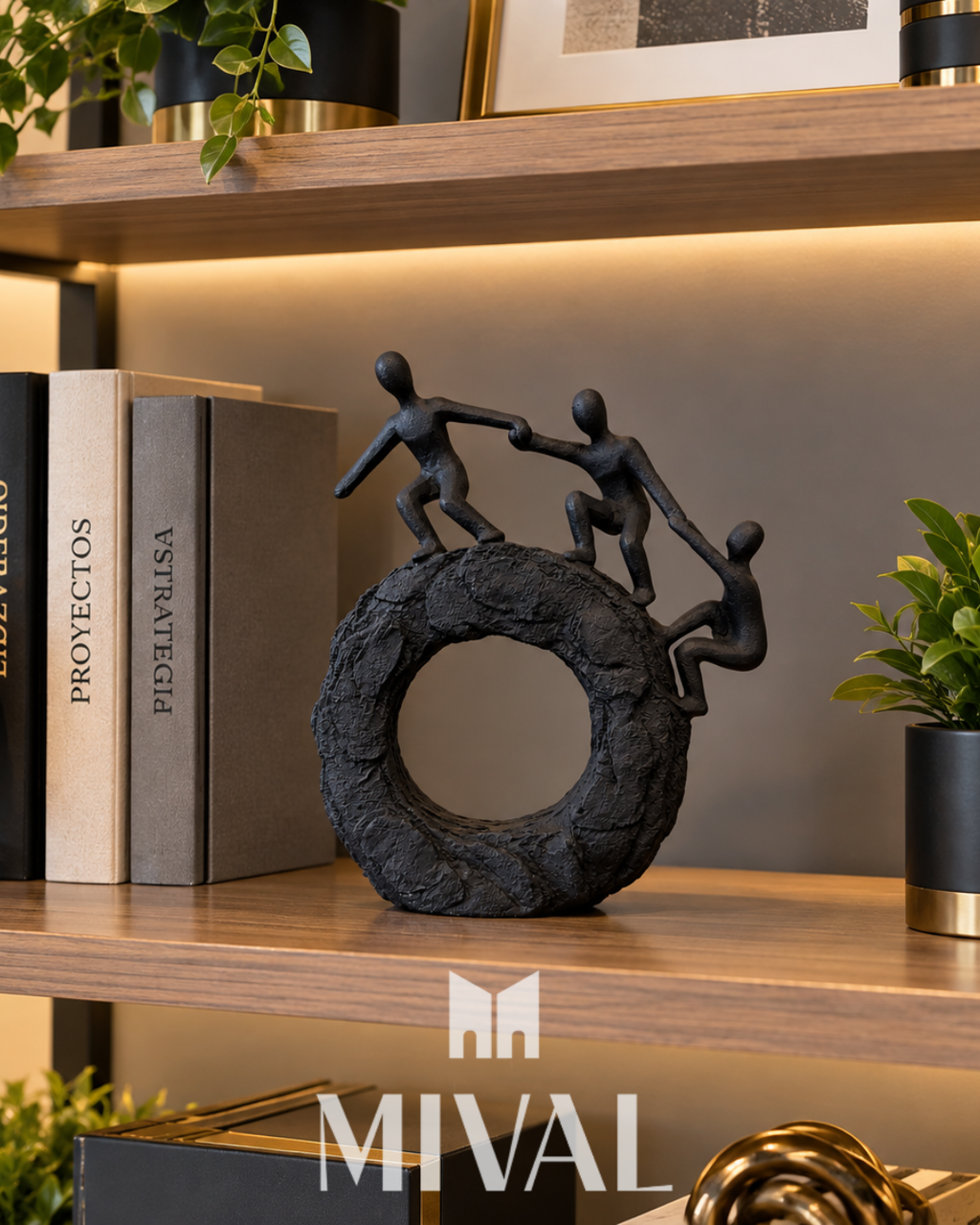 ESCULTURA NEGRA TRABAJO EN EQUIPO
