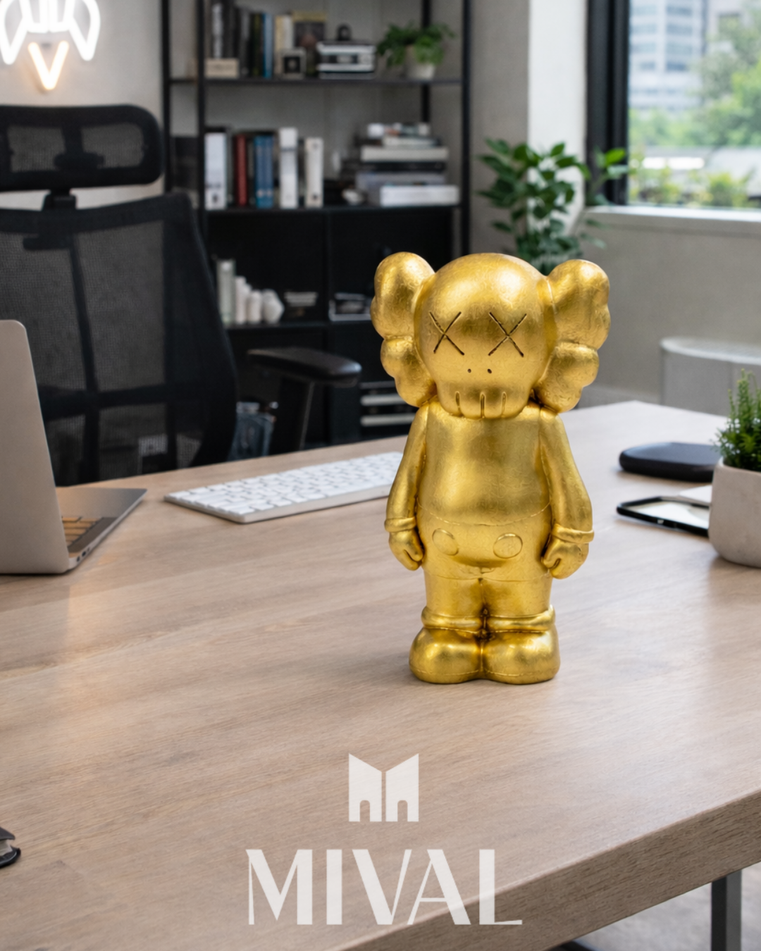 KAWS MICKEY DORADO