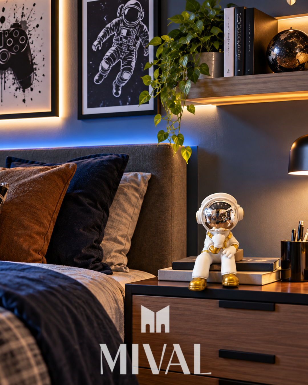 ASTRONAUTA SENTADO DORADO