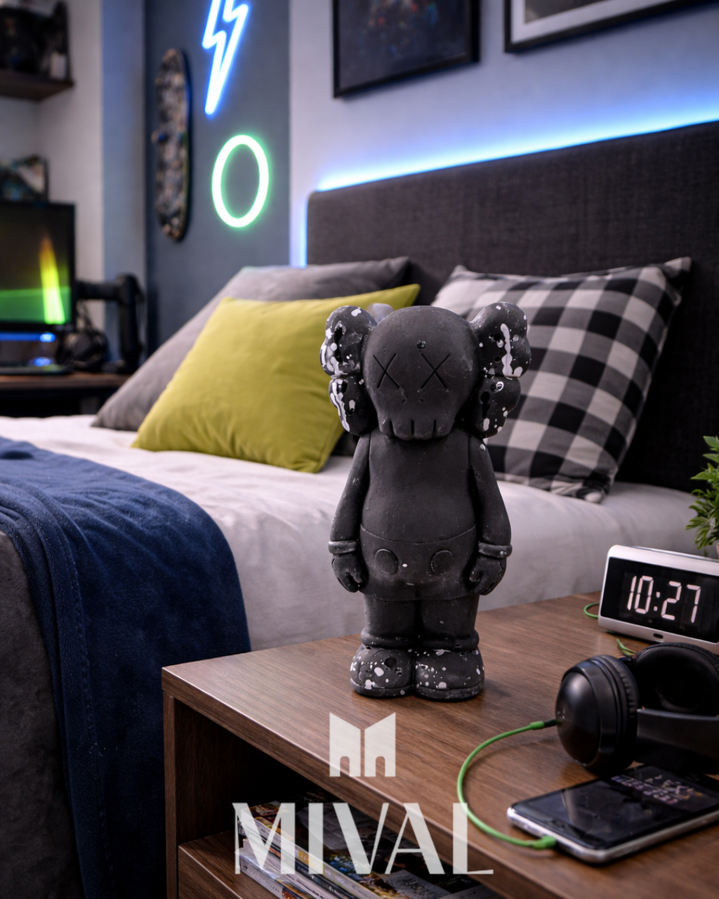 KAWS MICKEY NEGRO CON DORADO