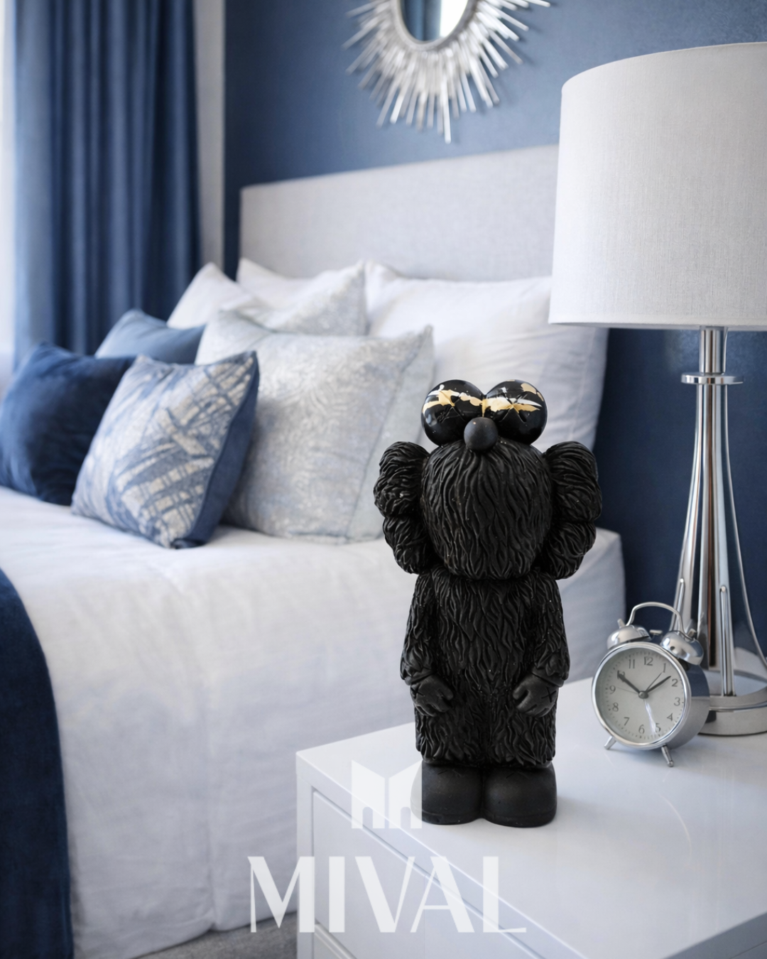 KAWS ELMO NEGRO CON DORADO