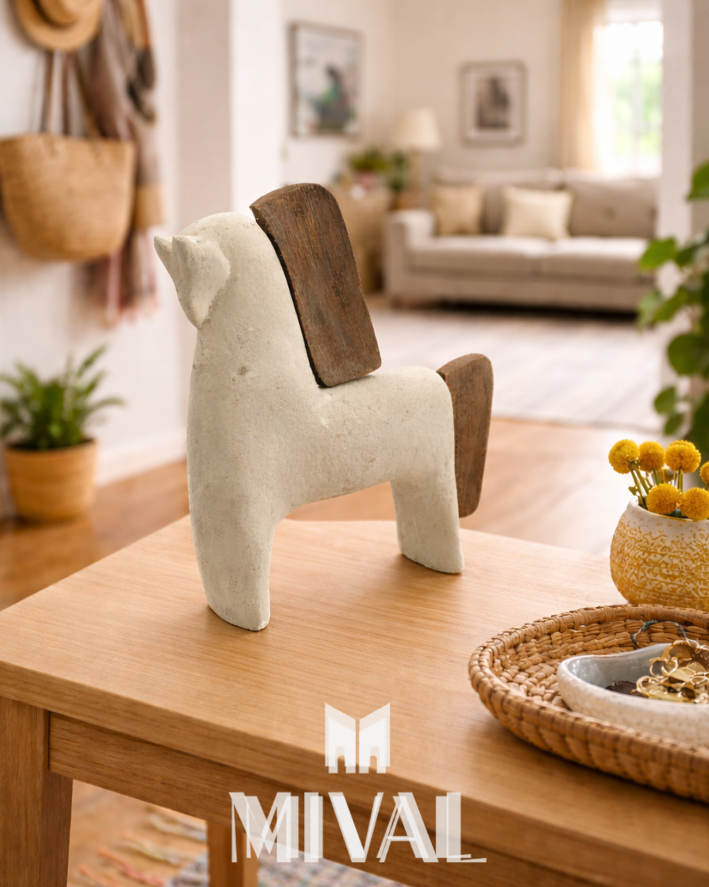 CABALLO BLANCO CON MADERA
