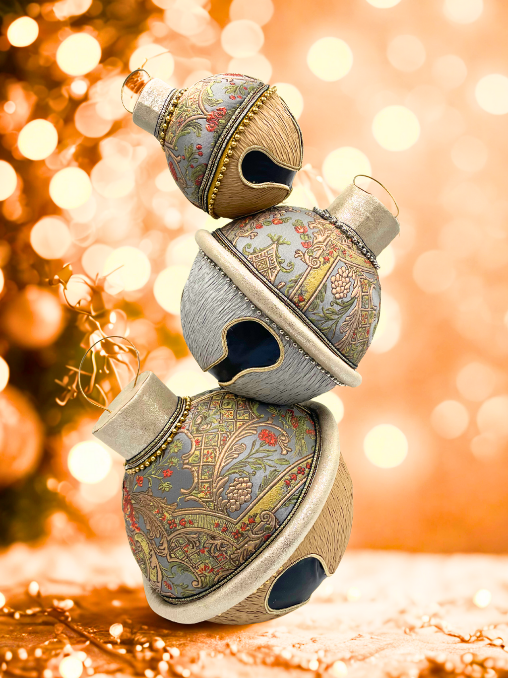 CASCABELES DORADOS APILADOS