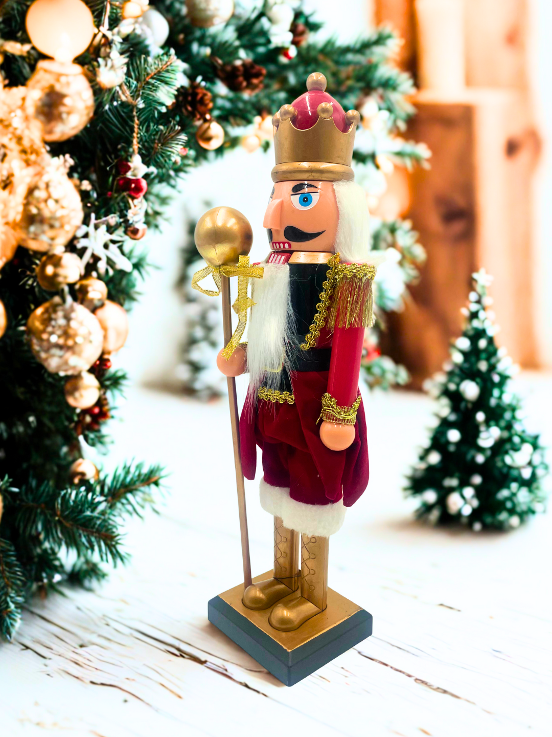 CASCANUECES ROJO MEDIANO