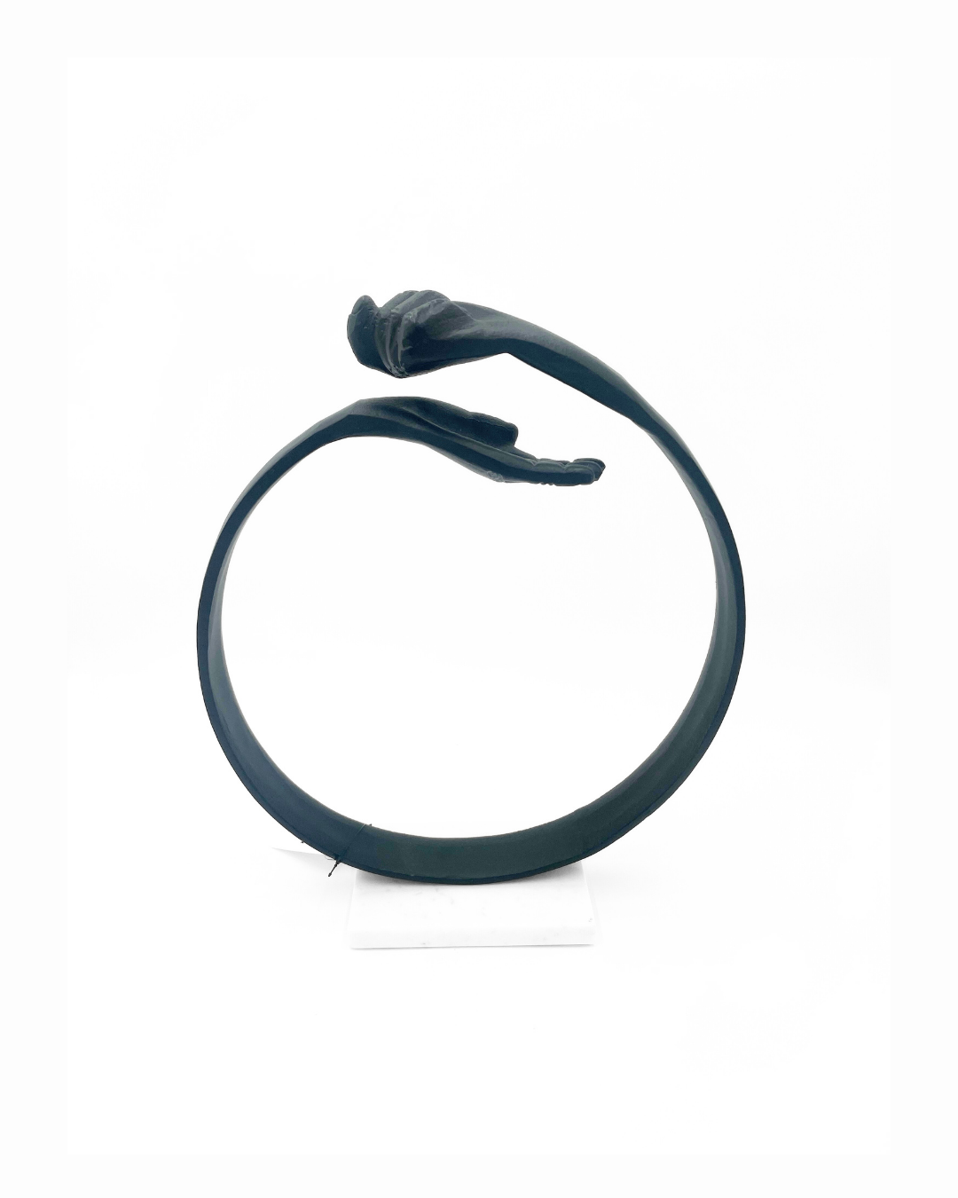 ESCULTURA CIRCULO MANOS