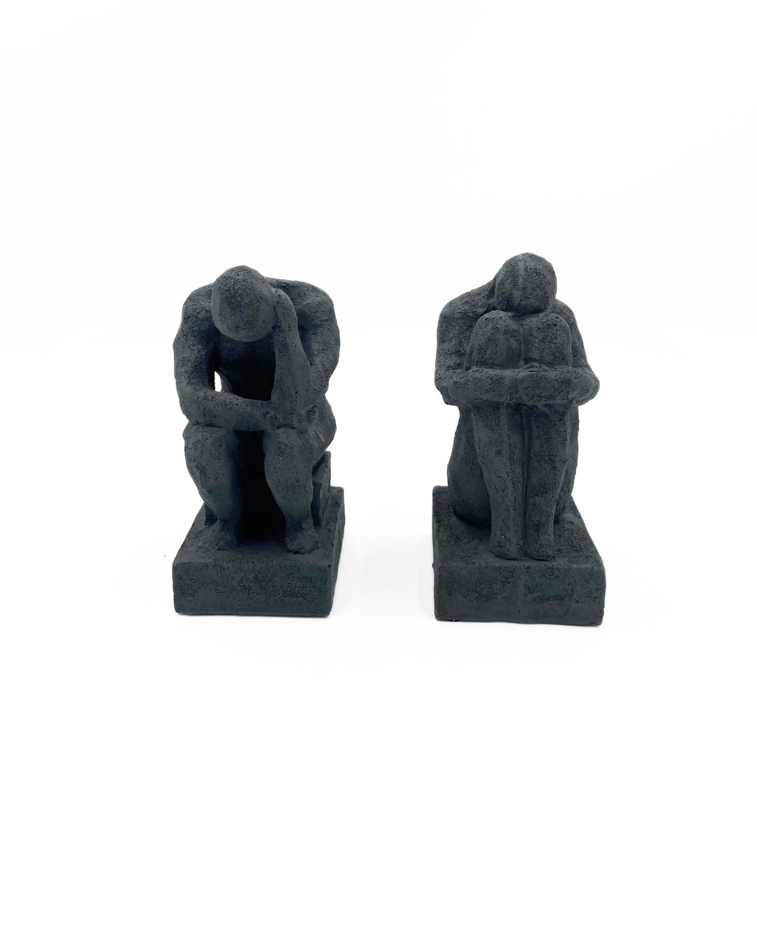 ESCULTURA PERSONAS AGACHADAS