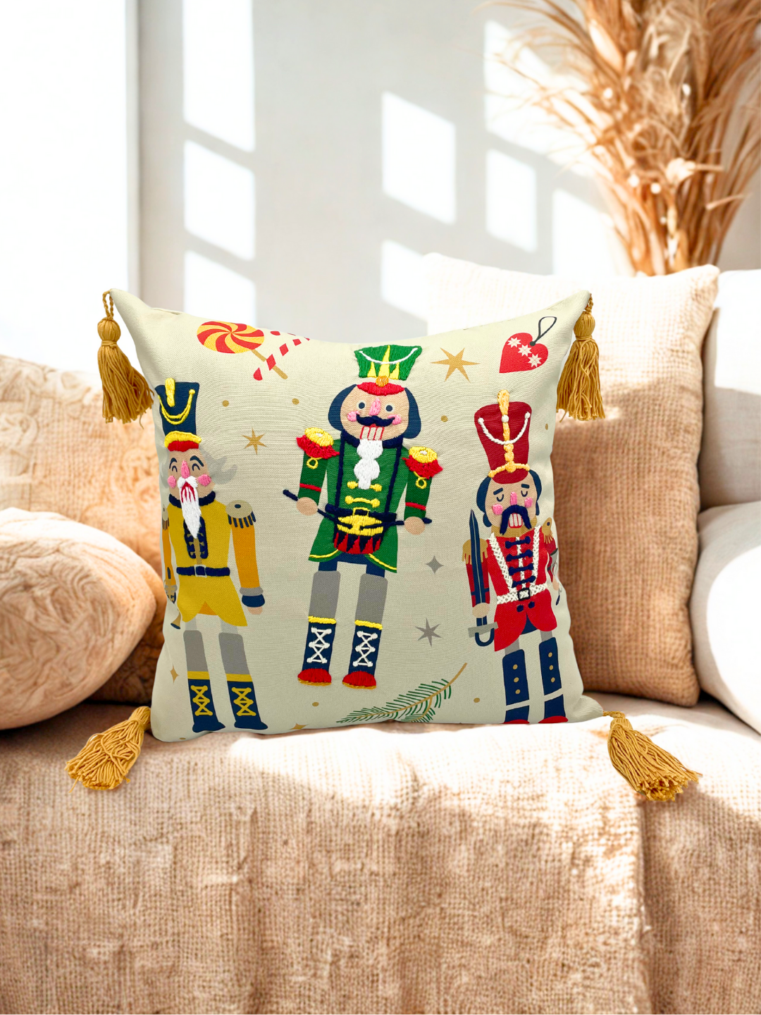 COJIN MOSAICO CASCANUECES BEIGE